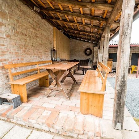 Apartman Ve Dvore Ratiskovice Exterior foto