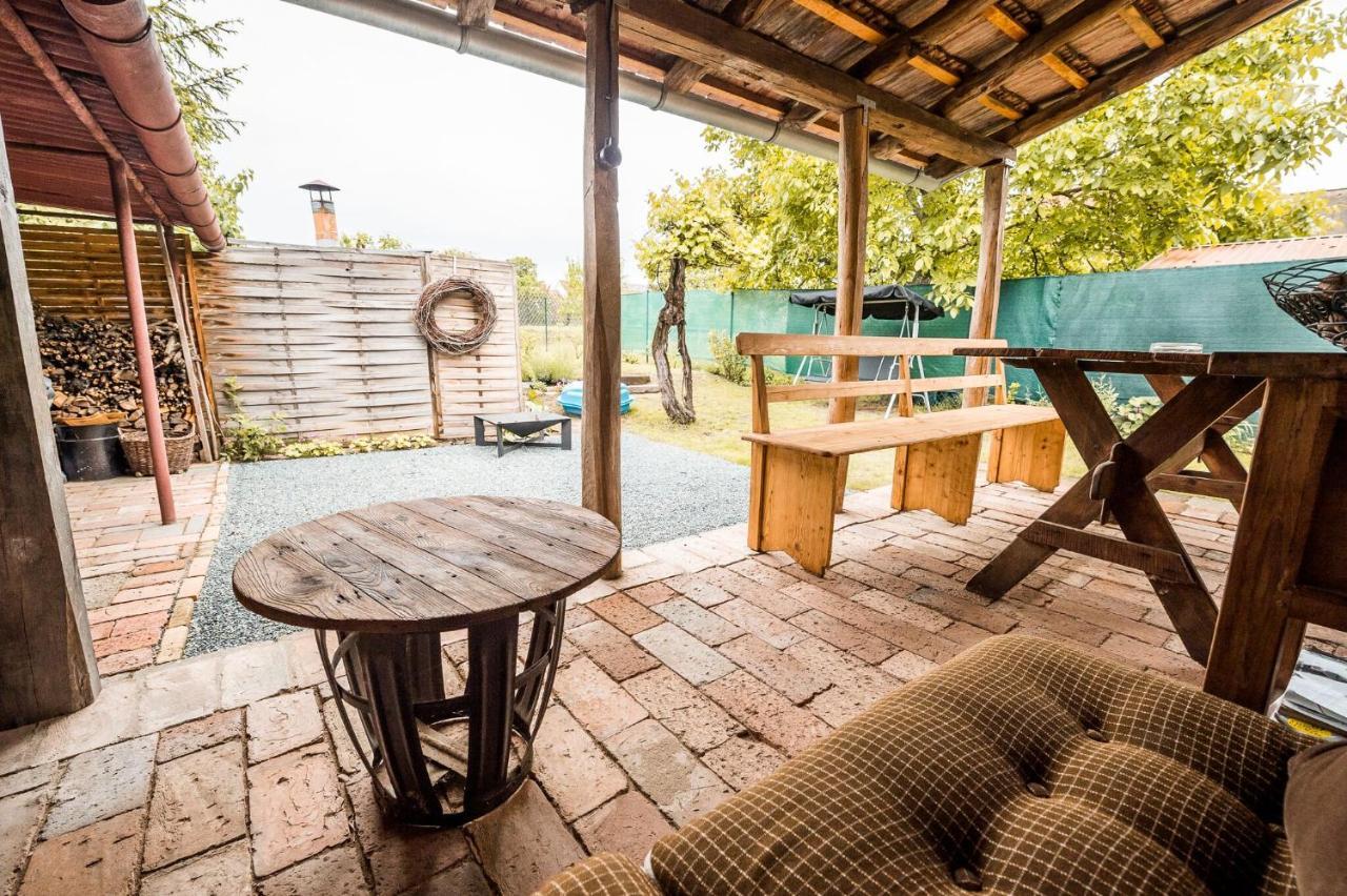 Apartman Ve Dvore Ratiskovice Exterior foto