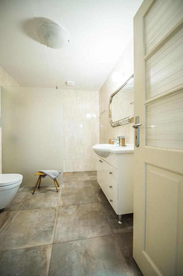 Apartman Ve Dvore Ratiskovice Exterior foto